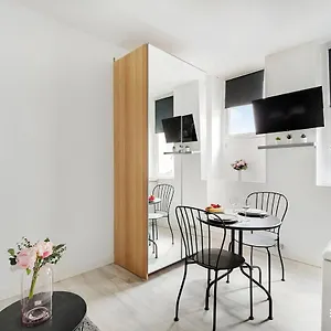 Cmg Rue De Bretagne 2 , Paris France